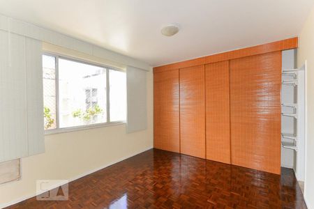 Apartamento à venda com 150m², 4 quartos e 2 vagas Apartamento à venda com 150m², 4 quartos e 2 vagasSuíte