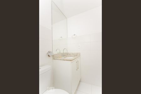 Banheiro  de apartamento à venda com 2 quartos, 52m² em São Francisco Xavier, Rio de Janeiro