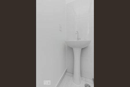 Banheiro de apartamento para alugar com 2 quartos, 45m² em Vila Monumento, São Paulo