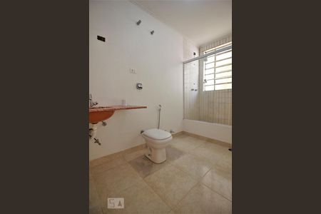 Banheiro de casa para alugar com 3 quartos, 125m² em Ferreira, São Paulo