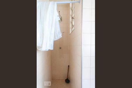 Apartamento à venda com 97m², 2 quartos e sem vaga Apartamento à venda com 97m², 2 quartos e sem vagaBanheiro de Serviço