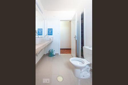 Apartamento à venda com 97m², 2 quartos e sem vaga Apartamento à venda com 97m², 2 quartos e sem vagaBanheiro