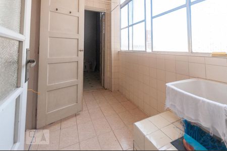 Apartamento à venda com 97m², 2 quartos e sem vaga Apartamento à venda com 97m², 2 quartos e sem vagaLavanderia