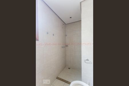 Banheiro de apartamento para alugar com 3 quartos, 92m² em Petrópolis, Porto Alegre