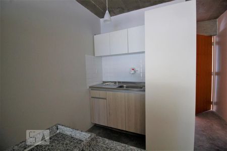 Cozinha de kitnet/studio para alugar com 1 quarto, 26m² em Vila Indiana, São Paulo
