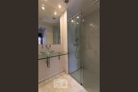 Banheiro de apartamento para alugar com 2 quartos, 70m² em Vila Suzana, São Paulo