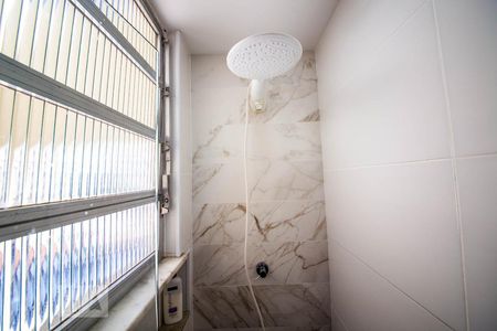 Banheiro social de apartamento à venda com 2 quartos, 65m² em Icaraí, Niterói