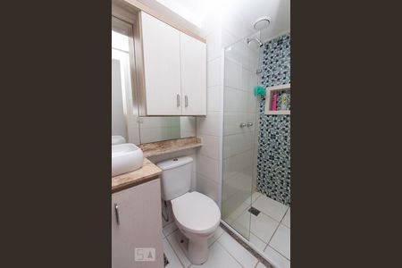 Banheiro social  de apartamento para alugar com 2 quartos, 60m² em Del Castilho, Rio de Janeiro