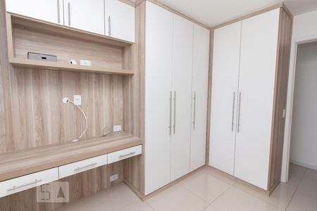 Quarto 1  de apartamento para alugar com 2 quartos, 60m² em Del Castilho, Rio de Janeiro