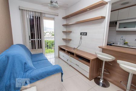 Sala de apartamento para alugar com 2 quartos, 60m² em Del Castilho, Rio de Janeiro