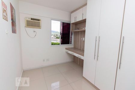 Quarto 1  de apartamento para alugar com 2 quartos, 60m² em Del Castilho, Rio de Janeiro