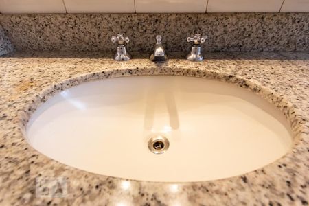 Banheiro Pia de apartamento para alugar com 2 quartos, 80m² em Perdizes, São Paulo