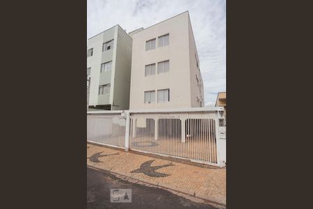 Apartamento à venda com 67m², 2 quartos e sem vagaFachada do prédio 