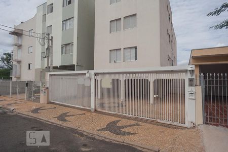 Apartamento à venda com 67m², 2 quartos e sem vagaFachada do prédio 