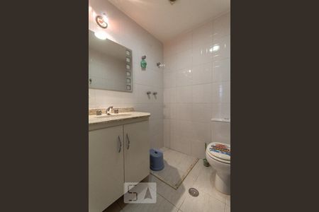 Banheiro de apartamento para alugar com 2 quartos, 53m² em Caxingui, São Paulo