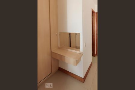 Apartamento para alugar com 150m², 2 quartos e 1 vaga Apartamento para alugar com 150m², 2 quartos e 1 vagaCloset