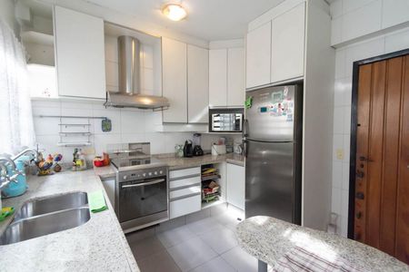 Casa para alugar com 500m², 4 quartos e 4 vagasCozinha