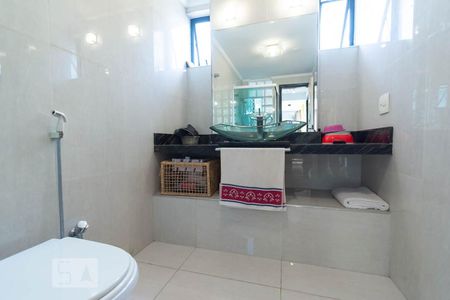 Casa para alugar com 500m², 4 quartos e 4 vagasBanheiro Social