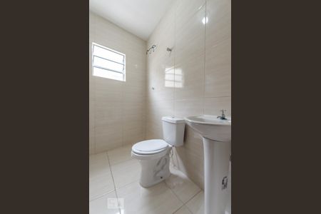 Banheiro de casa para alugar com 2 quartos, 55m² em Jaguaré, São Paulo