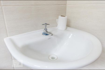 Banheiro de casa para alugar com 2 quartos, 55m² em Jaguaré, São Paulo