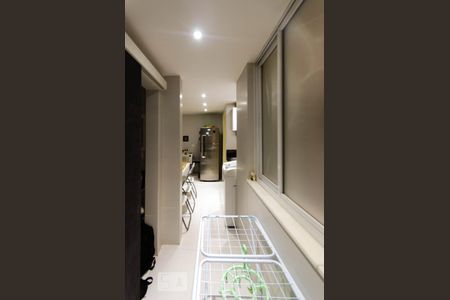 Corredor de acesso a área de serviço de apartamento à venda com 2 quartos, 104m² em Leblon, Rio de Janeiro
