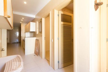 Apartamento à venda com 300m², 4 quartos e 3 vagas Apartamento à venda com 300m², 4 quartos e 3 vagasÁrea de Serviço