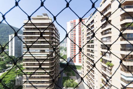 Apartamento à venda com 300m², 4 quartos e 3 vagas Apartamento à venda com 300m², 4 quartos e 3 vagasVista Suíte 2