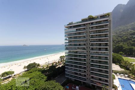Apartamento à venda com 300m², 4 quartos e 3 vagas Apartamento à venda com 300m², 4 quartos e 3 vagasVista
