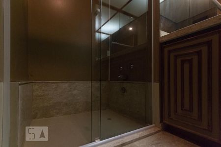 Apartamento à venda com 300m², 4 quartos e 3 vagas Apartamento à venda com 300m², 4 quartos e 3 vagasBanheiro