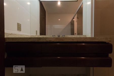 Apartamento à venda com 300m², 4 quartos e 3 vagas Apartamento à venda com 300m², 4 quartos e 3 vagasBanheiro (Suíte 2)