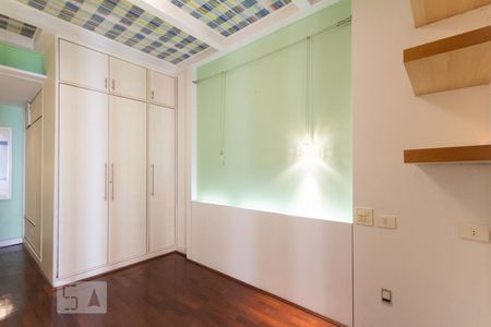 Apartamento à venda com 300m², 4 quartos e 3 vagas Apartamento à venda com 300m², 4 quartos e 3 vagasQuarto