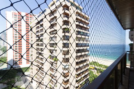 Apartamento à venda com 300m², 4 quartos e 3 vagas Apartamento à venda com 300m², 4 quartos e 3 vagasVista Suíte 2