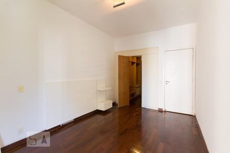 Apartamento à venda com 300m², 4 quartos e 3 vagas Apartamento à venda com 300m², 4 quartos e 3 vagasSuíte 2