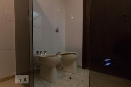 Apartamento à venda com 300m², 4 quartos e 3 vagas Apartamento à venda com 300m², 4 quartos e 3 vagasBanheiro (Suíte 2)