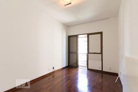Apartamento à venda com 300m², 4 quartos e 3 vagas Apartamento à venda com 300m², 4 quartos e 3 vagasSuíte 2