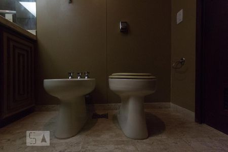 Apartamento à venda com 300m², 4 quartos e 3 vagas Apartamento à venda com 300m², 4 quartos e 3 vagasBanheiro