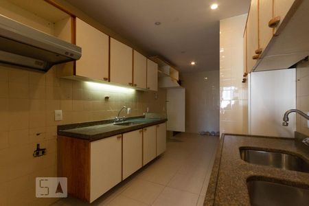 Apartamento à venda com 300m², 4 quartos e 3 vagas Apartamento à venda com 300m², 4 quartos e 3 vagasCozinha