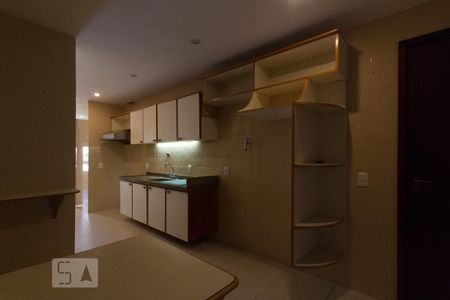 Apartamento à venda com 300m², 4 quartos e 3 vagas Apartamento à venda com 300m², 4 quartos e 3 vagasCozinha