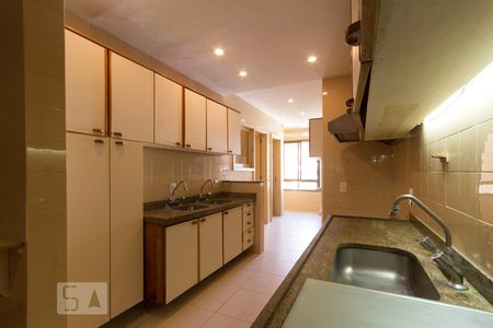 Apartamento à venda com 300m², 4 quartos e 3 vagas Apartamento à venda com 300m², 4 quartos e 3 vagasCozinha