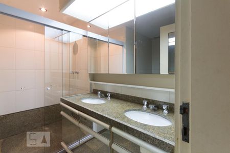 Apartamento à venda com 300m², 4 quartos e 3 vagas Apartamento à venda com 300m², 4 quartos e 3 vagasBanheiro (Suíte)