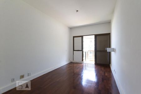 Apartamento à venda com 300m², 4 quartos e 3 vagas Apartamento à venda com 300m², 4 quartos e 3 vagasSuíte