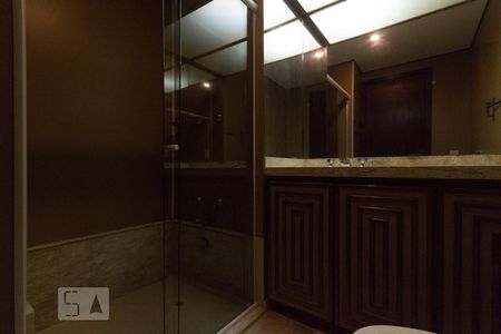 Apartamento à venda com 300m², 4 quartos e 3 vagas Apartamento à venda com 300m², 4 quartos e 3 vagasBanheiro