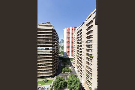Apartamento à venda com 300m², 4 quartos e 3 vagas Apartamento à venda com 300m², 4 quartos e 3 vagasVista