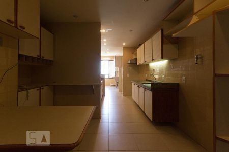 Apartamento à venda com 300m², 4 quartos e 3 vagas Apartamento à venda com 300m², 4 quartos e 3 vagasCozinha