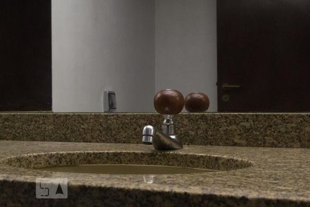 Apartamento à venda com 300m², 4 quartos e 3 vagas Apartamento à venda com 300m², 4 quartos e 3 vagasLavabo