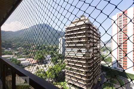 Apartamento à venda com 300m², 4 quartos e 3 vagas Apartamento à venda com 300m², 4 quartos e 3 vagasVista Suíte 2