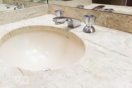 Apartamento à venda com 300m², 4 quartos e 3 vagas Apartamento à venda com 300m², 4 quartos e 3 vagasBanheiro