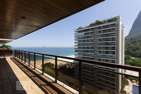 Apartamento à venda com 300m², 4 quartos e 3 vagas Apartamento à venda com 300m², 4 quartos e 3 vagasVaranda