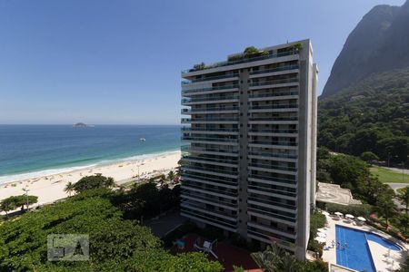 Apartamento à venda com 300m², 4 quartos e 3 vagas Apartamento à venda com 300m², 4 quartos e 3 vagasVista
