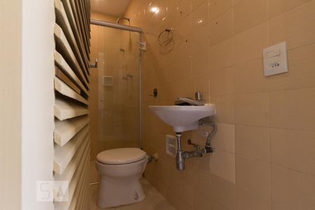 Apartamento à venda com 300m², 4 quartos e 3 vagas Apartamento à venda com 300m², 4 quartos e 3 vagasBanheiro de Serviço